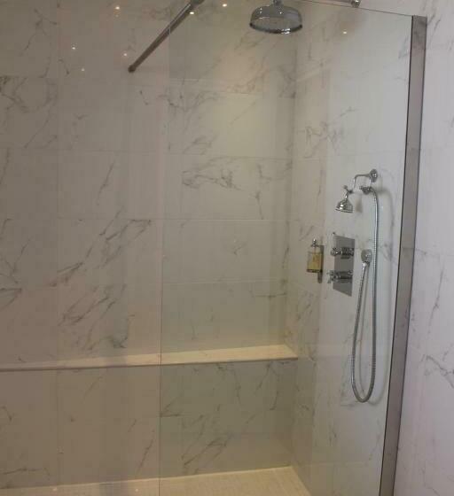 اتاق استاندارد سه نفره, Tsilaosa Hôtel