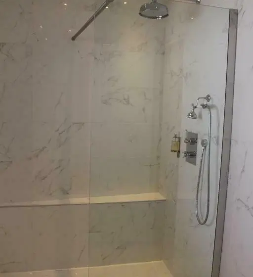 اتاق استاندارد سه نفره, Tsilaosa Hôtel