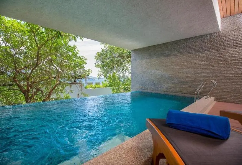 Sviitti Uima-allas, Wyndham Grand Phuket Kalim Bay