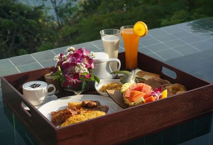 Sviitti Uima-allas, Wyndham Grand Phuket Kalim Bay