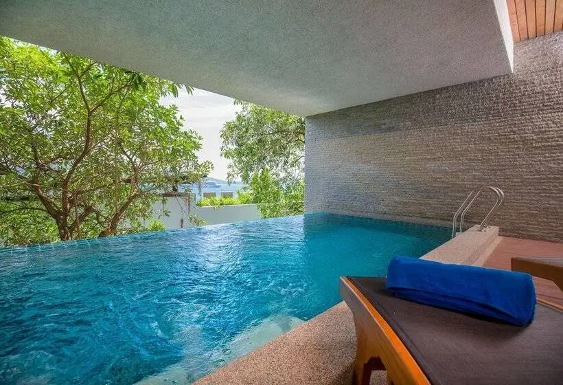Sviitti Uima-allas, Wyndham Grand Phuket Kalim Bay
