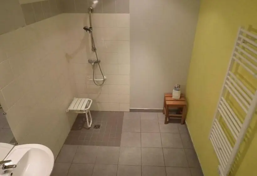Perhesviitti, Friendly Auberge