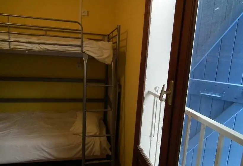 Perhehuone, Friendly Auberge