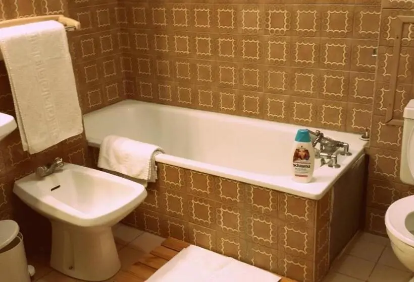 Standard Kolmen Hengen Huone, Friendly Auberge