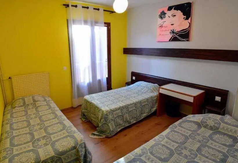 Standard Kolmen Hengen Huone, Friendly Auberge