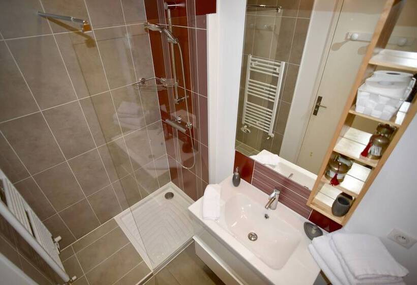 标准间, Chambres A Bord O