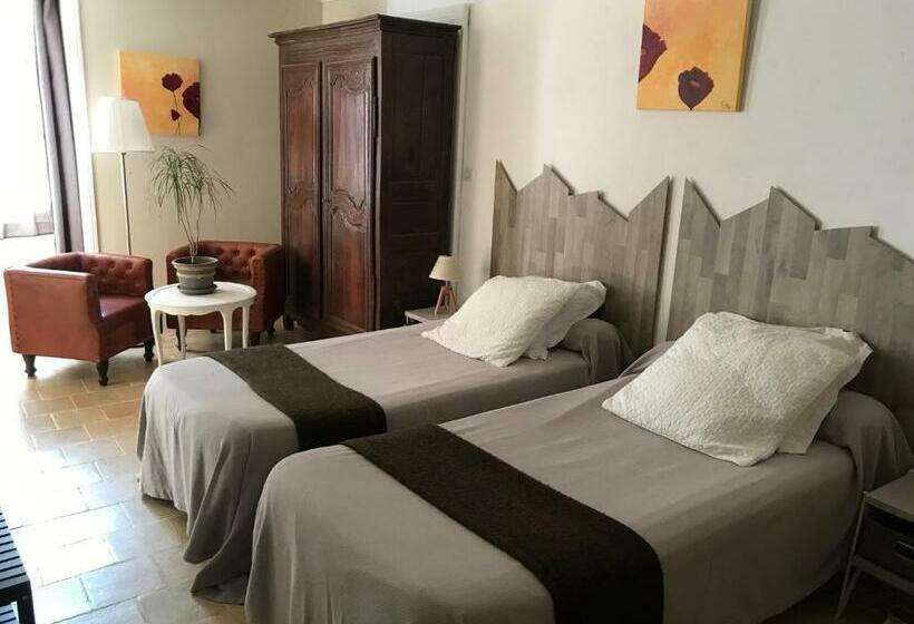 غرفة قياسية مطلّة علي الحديقة, La Balastière