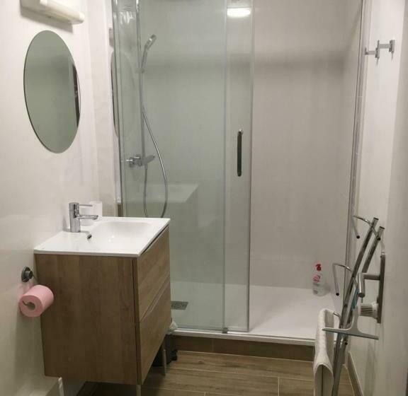 غرفة قياسية مطلّة علي الحديقة, La Balastière