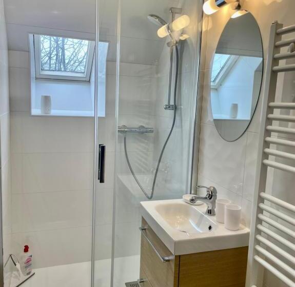 غرفة قياسية, La Balastière