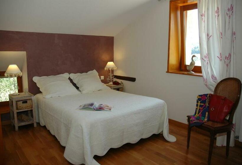 スタンダードトリプルルーム, La Croix De Saburin