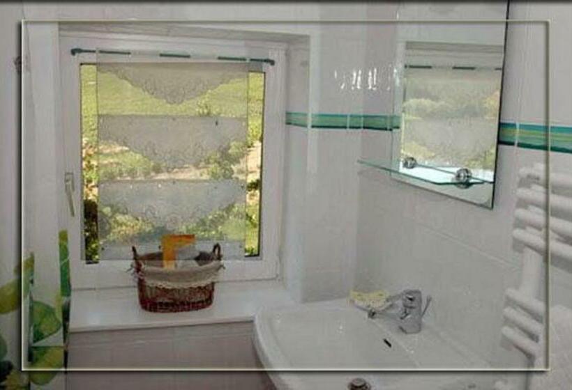 スタンダードトリプルルーム, La Croix De Saburin