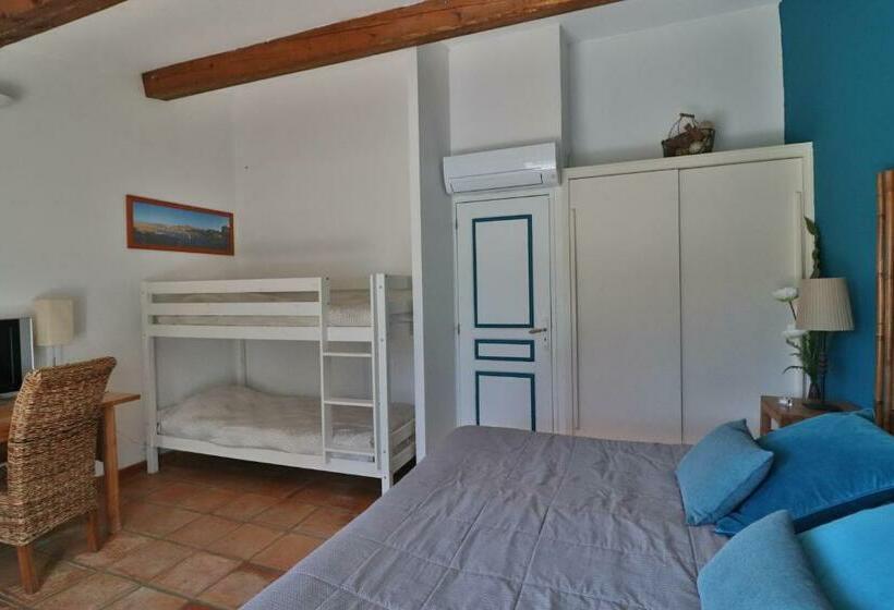 四人标准间, Le Mas De Bertagne