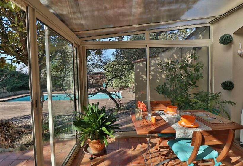 四人标准间, Le Mas De Bertagne