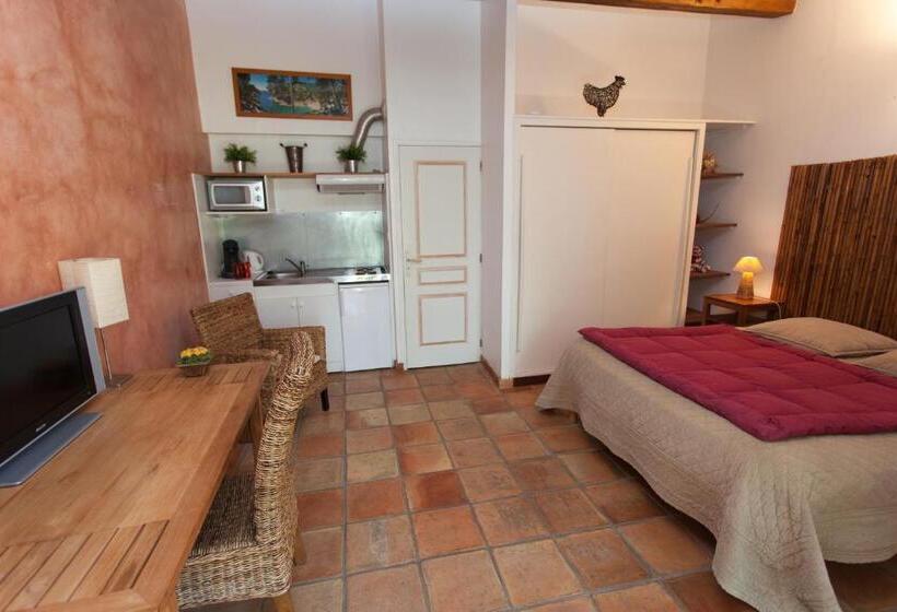 标准三人间, Le Mas De Bertagne