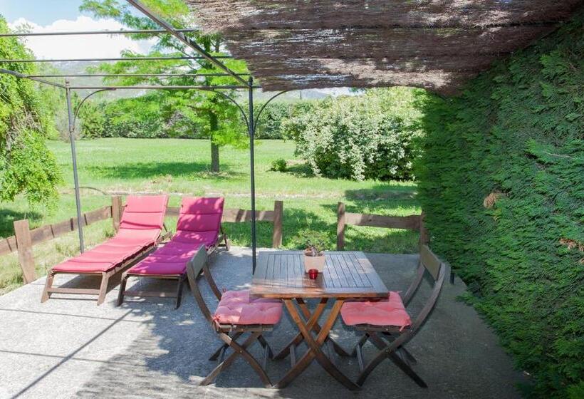 标准三人间, Le Mas De Bertagne