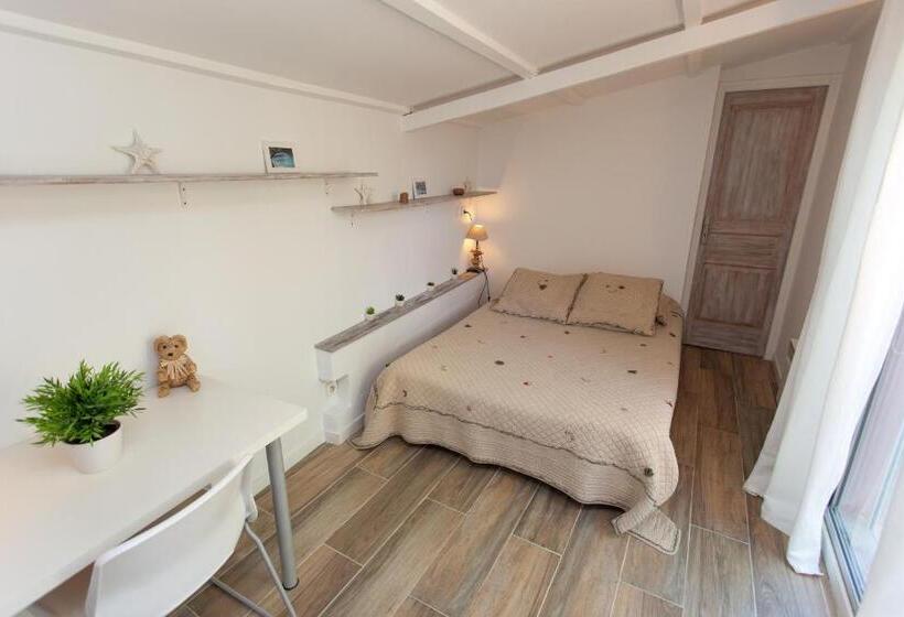 带露台的标准工作室, Le Mas De Bertagne