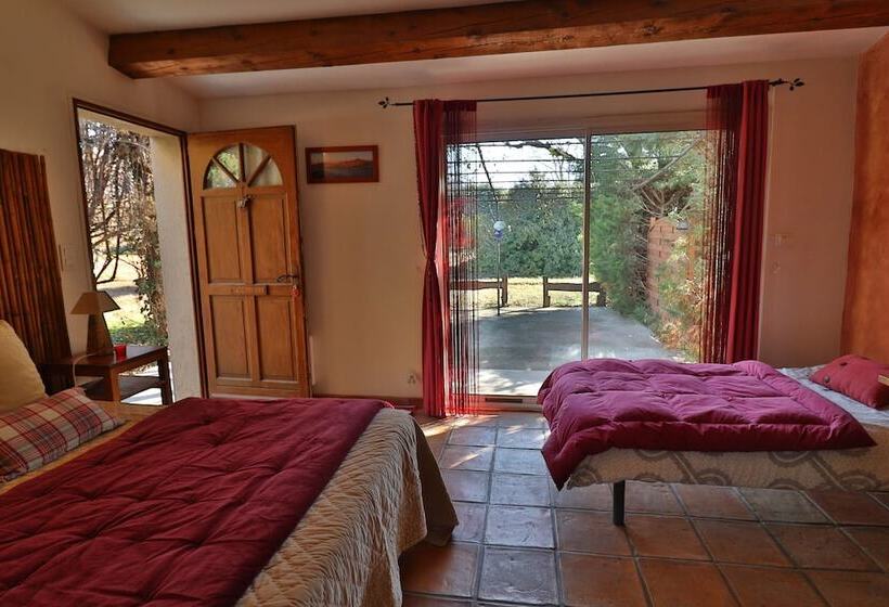 标准三人间, Le Mas De Bertagne