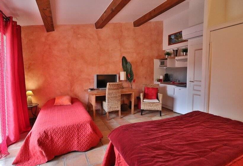 标准三人间, Le Mas De Bertagne