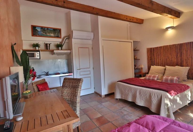 标准三人间, Le Mas De Bertagne