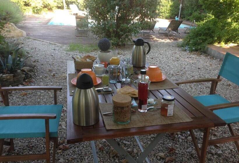 四人标准间, Le Mas De Bertagne