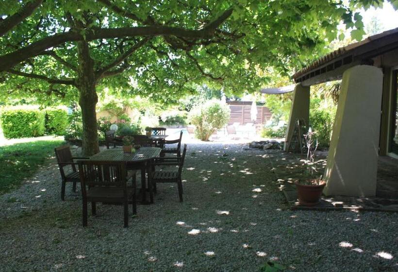 四人标准间, Le Mas De Bertagne