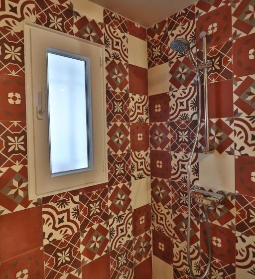 标准三人间, Le Mas De Bertagne