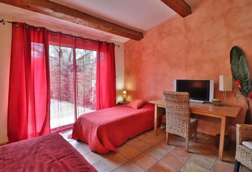 标准三人间, Le Mas De Bertagne