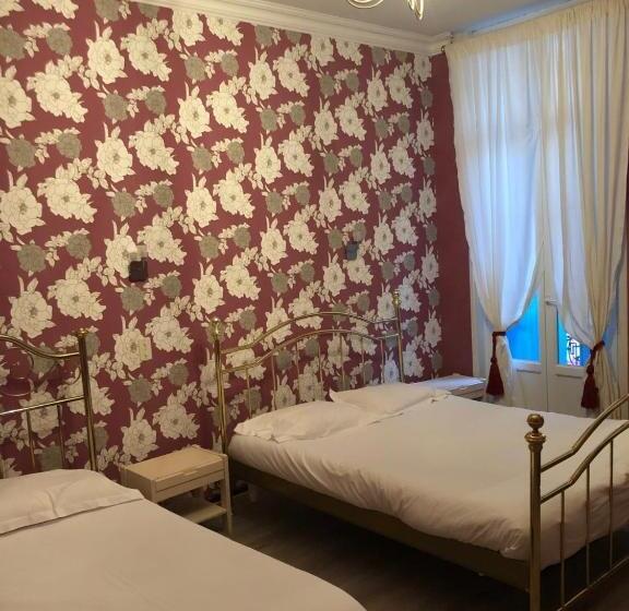 اتاق استاندارد سه نفره, Hôtel Emilie