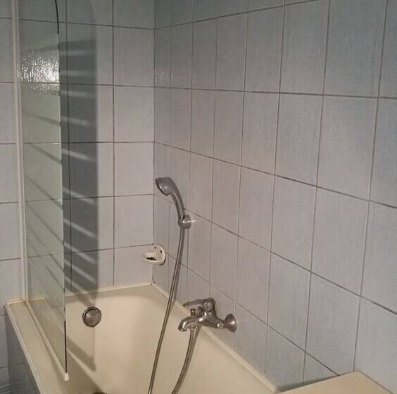 家庭间, Hôtel Emilie