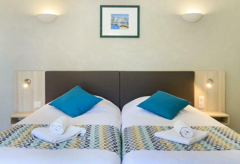 标准三人间, Joseph Charles