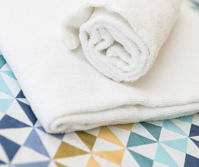 标准间, Joseph Charles