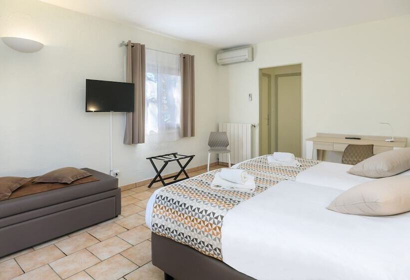 标准三人间, Joseph Charles