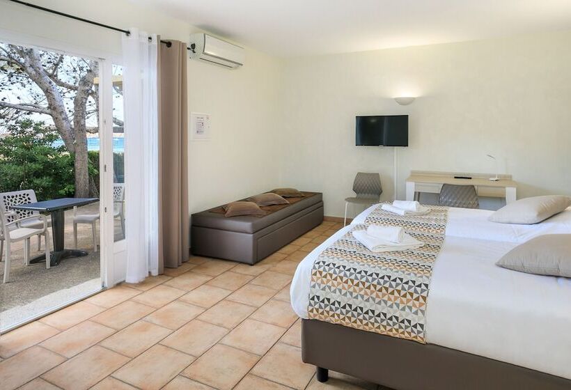 标准三人间, Joseph Charles