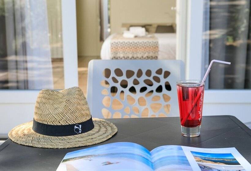 四人标准间, Joseph Charles