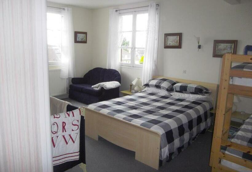 家庭间, Lenard Charles Bed & Breakfast