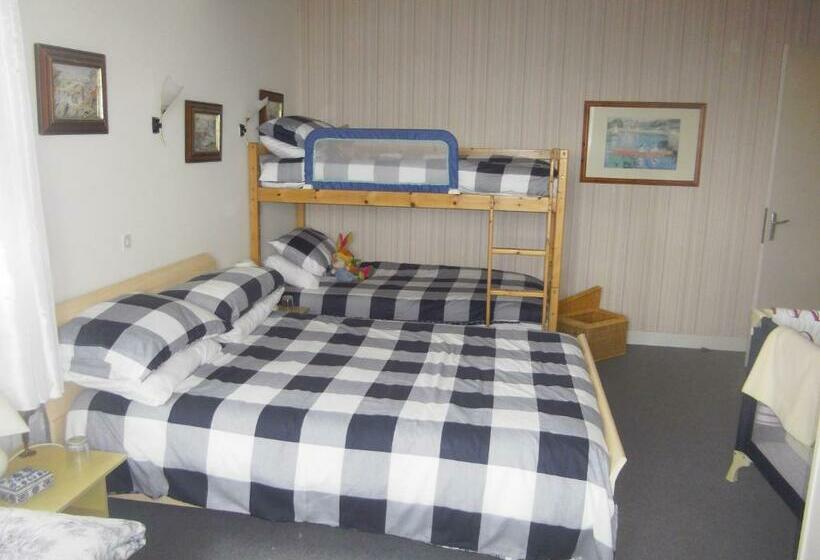 家庭间, Lenard Charles Bed & Breakfast