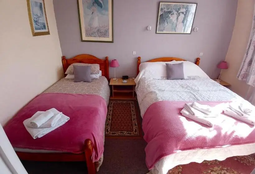 トリプルクラシックルーム, Lenard Charles Bed & Breakfast