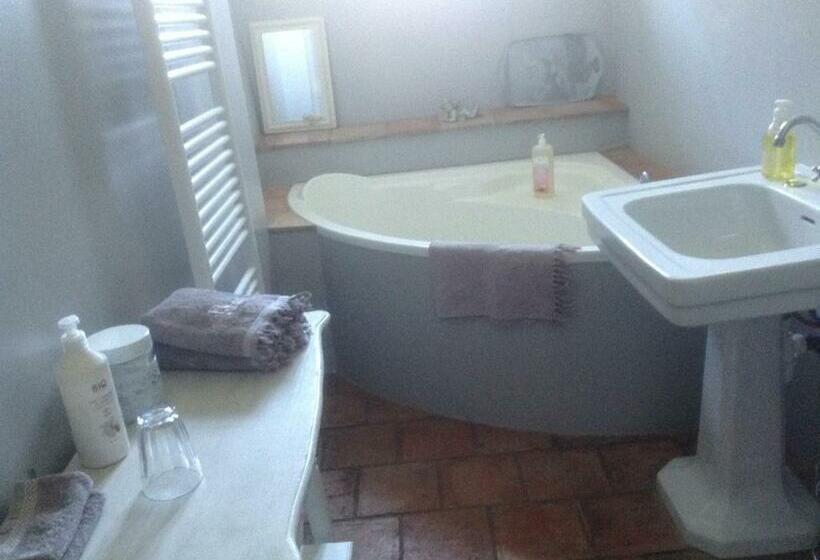 اتاق سوپریور, Aux Anges Gardiens