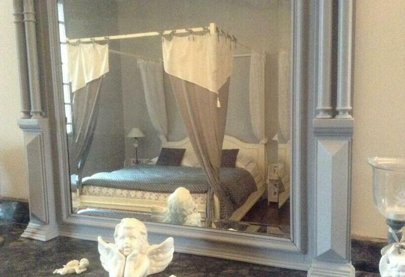 اتاق سوپریور, Aux Anges Gardiens