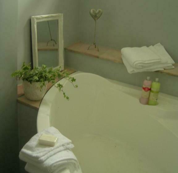 اتاق سوپریور, Aux Anges Gardiens