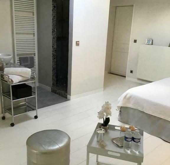 اتاق استاندارد, Aux Anges Gardiens