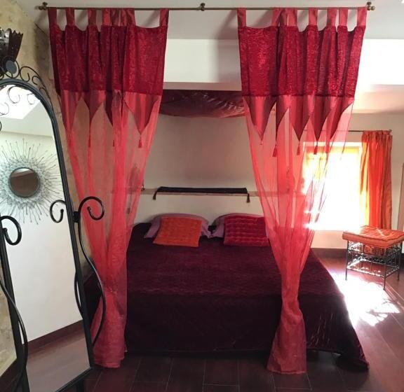 اتاق استاندارد, Aux Anges Gardiens