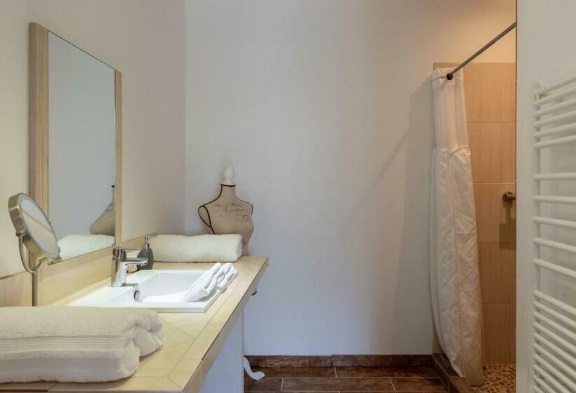 غرفة قياسية مطلّة علي الحديقة, L Ilot Vignes