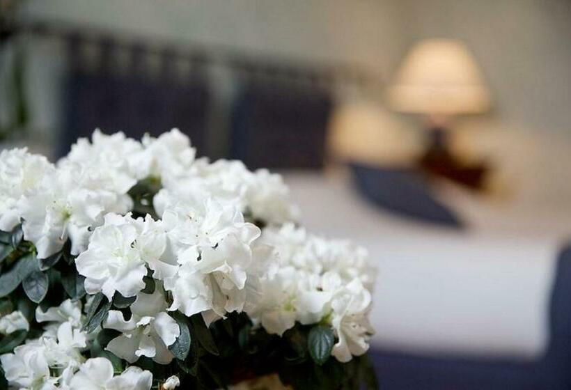 Номер Стандарт, La Grange De Boulaines