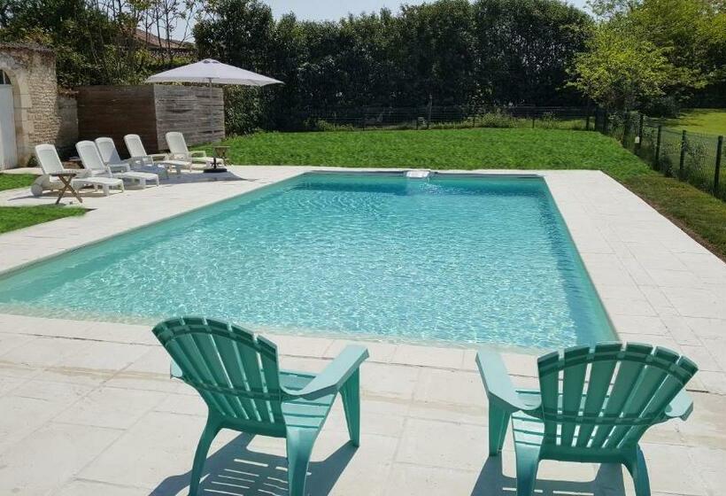 غرفة قياسية مزوَّدة بشُرفة, La Roseraie