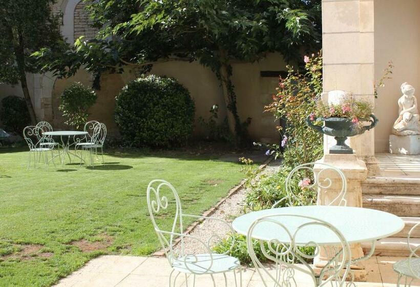 غرفة قياسية مزوَّدة بشُرفة, La Roseraie