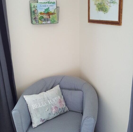 غرفة قياسية, La Roseraie