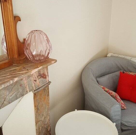 غرفة قياسية مزوَّدة بشُرفة, La Roseraie