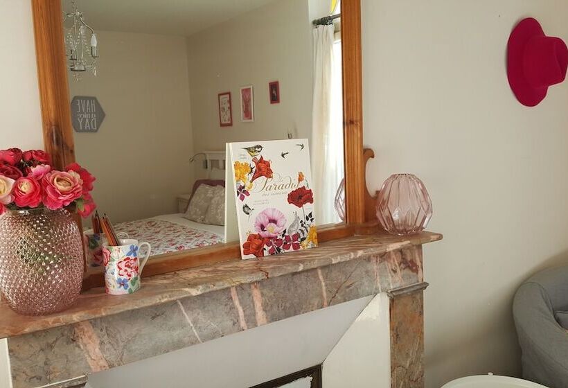 غرفة قياسية مزوَّدة بشُرفة, La Roseraie