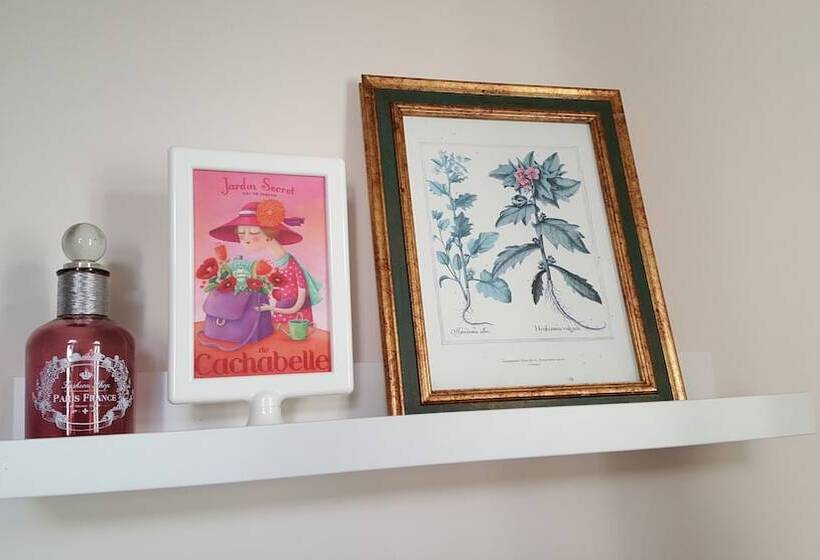 غرفة قياسية مزوَّدة بشُرفة, La Roseraie